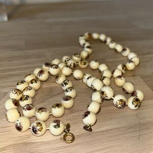Cream Beaded Necklace with flowers vintage